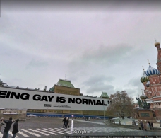 На Красной площади появился виртуальный билборд в поддержку однополовой любви