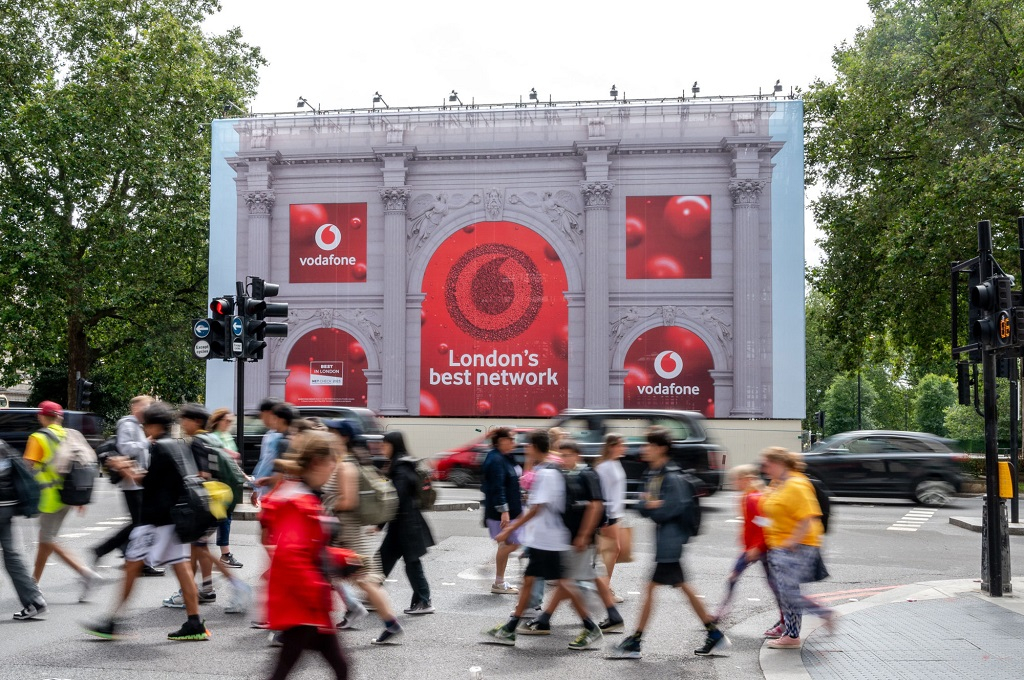 Ocean и Vodafone представили цифровой фасад Мраморной арки