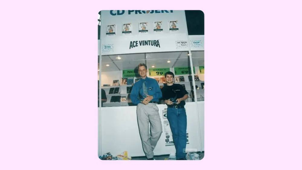 Деловые Марчин Ивинский и Михал Кициньский продают диски с игрой Ace Ventura. Фото с сайта Eurogamer.