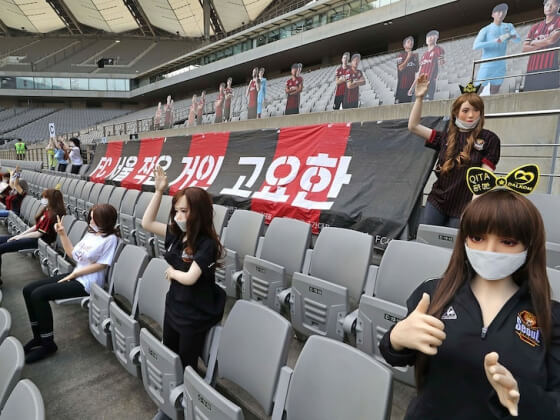 Южнокорейский клуб заменил зрителей на футболе секс-куклами