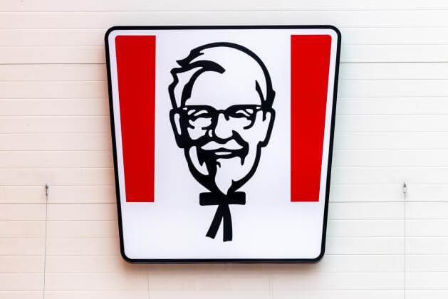 Пользователи Twitter разглядели в логотипе KFC крошечную фигуру полковника Сандерса