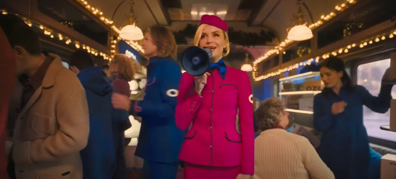 Гагарина-проводница и кавер о подарках: как зрители оценили новогоднюю рекламу брендов