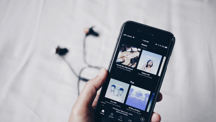 Spotify начал создавать плейлисты на основе текстовых описаний