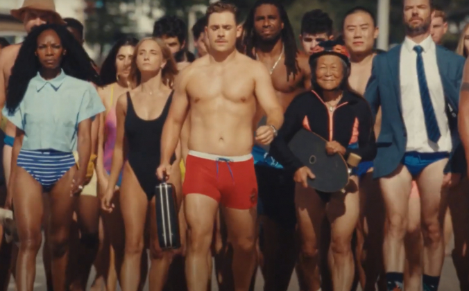 Плавки и купальники стали предметом гордости в новом ролике Speedo