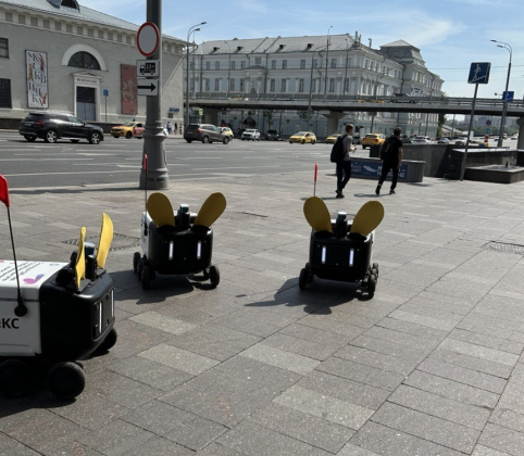 1 июня заказы в Москве доставляют роботы-зайцы