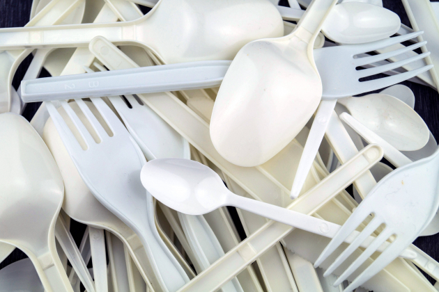 85% россиян готовы отказаться от пластиковой посуды
